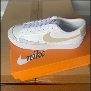 Nike Blazers Low, Size 8, never worn